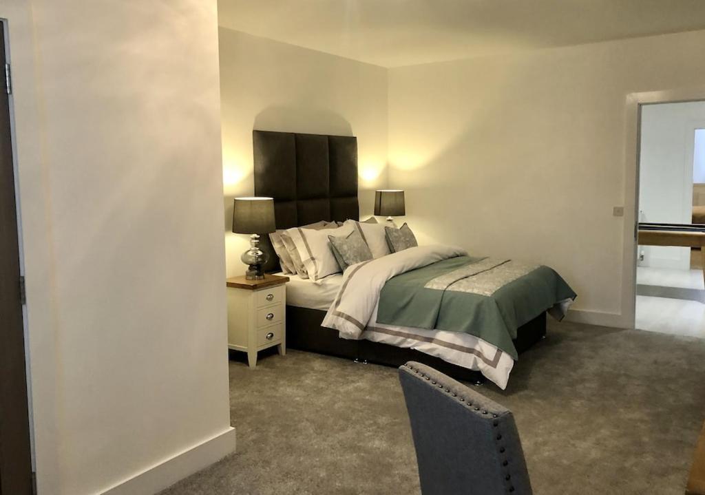 East Church House, Unique 9 Bedroom Church, Historic Market Town. Strathaven Kültér fotó